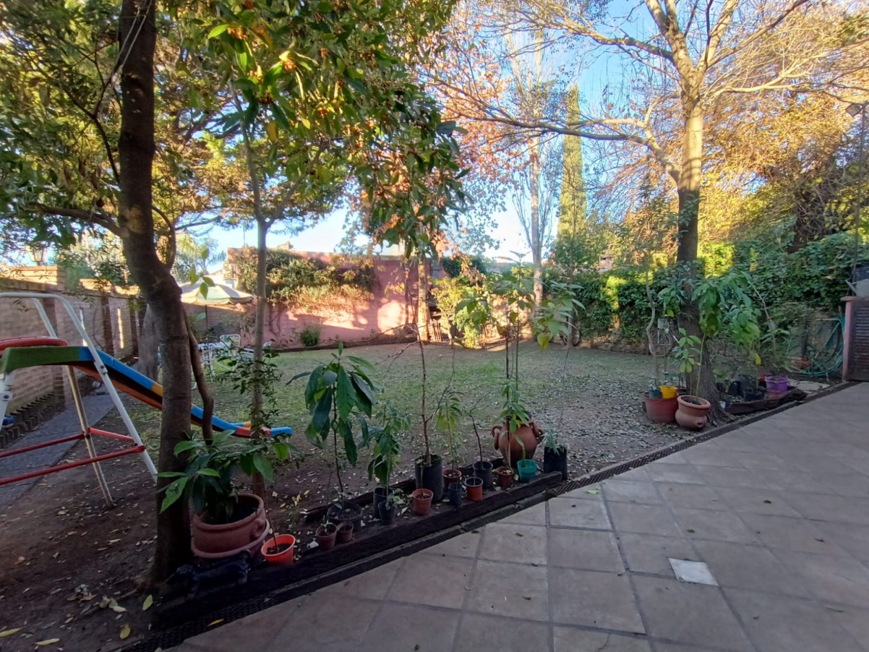 Venta casa 5 ambientes amplio parque