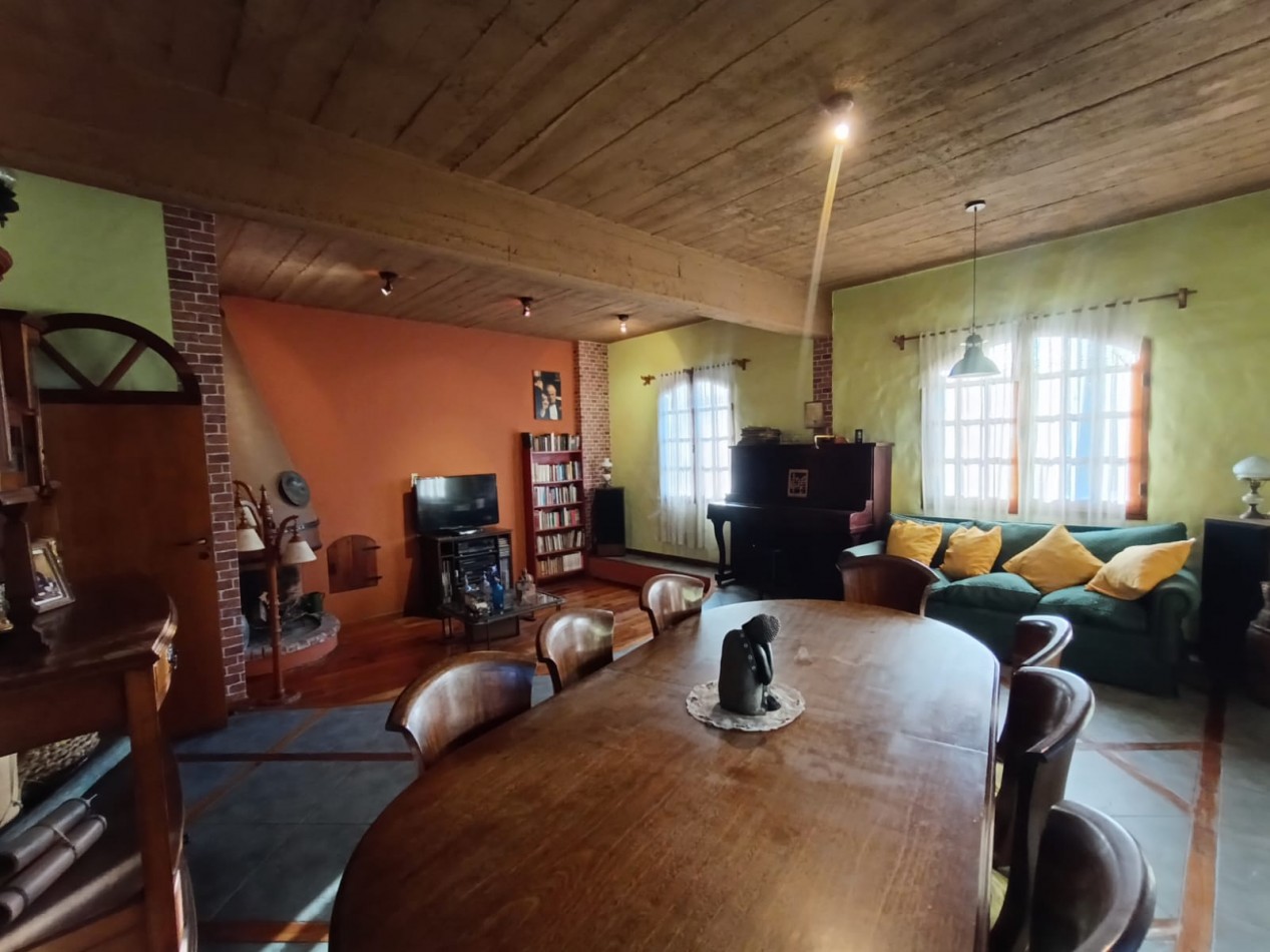 Venta casa 5 ambientes amplio parque