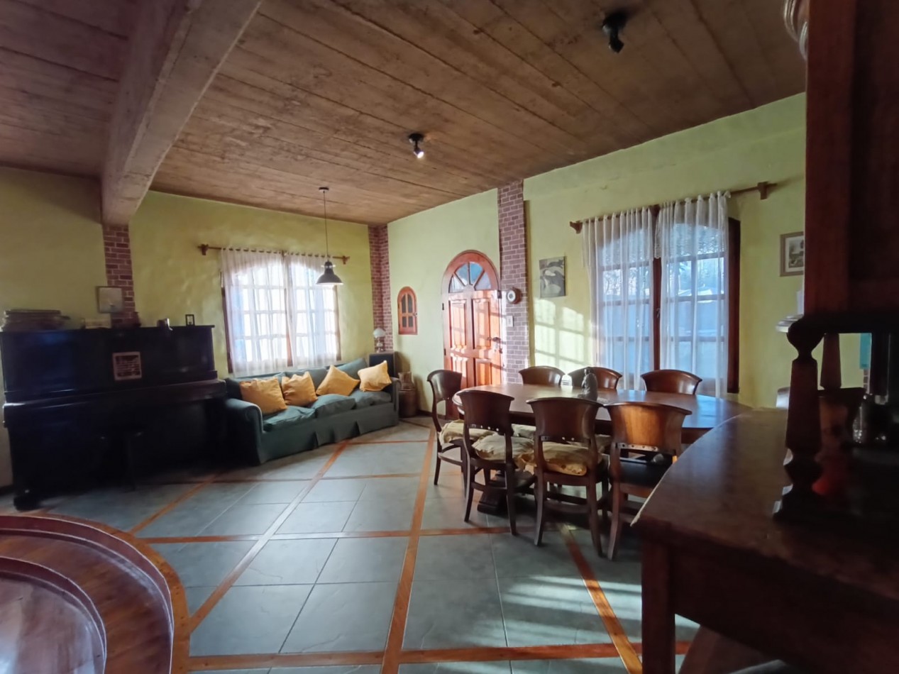 Venta casa 5 ambientes amplio parque