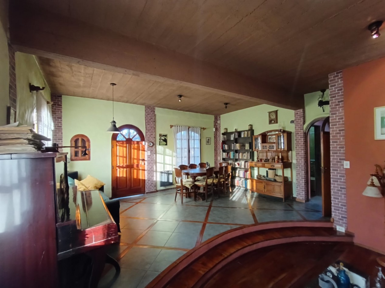 Venta casa 5 ambientes amplio parque