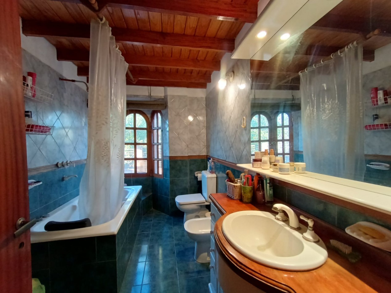 Venta casa 5 ambientes amplio parque