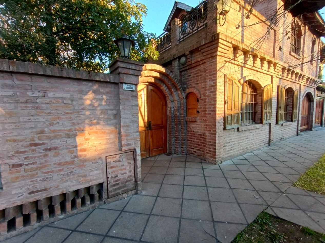 Venta casa 5 ambientes amplio parque