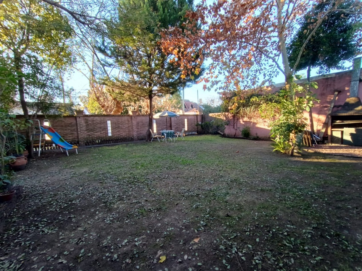 Venta casa 5 ambientes amplio parque