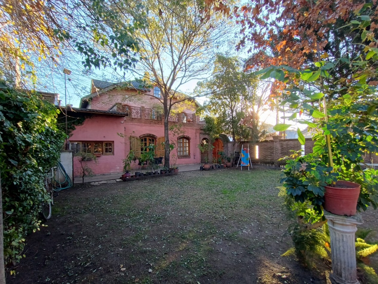 Venta casa 5 ambientes amplio parque