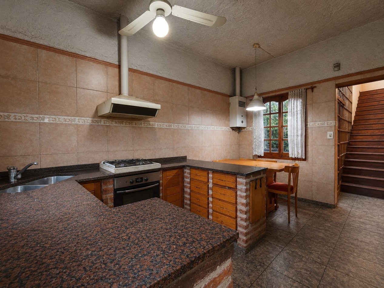 Venta casa 5 ambientes amplio parque
