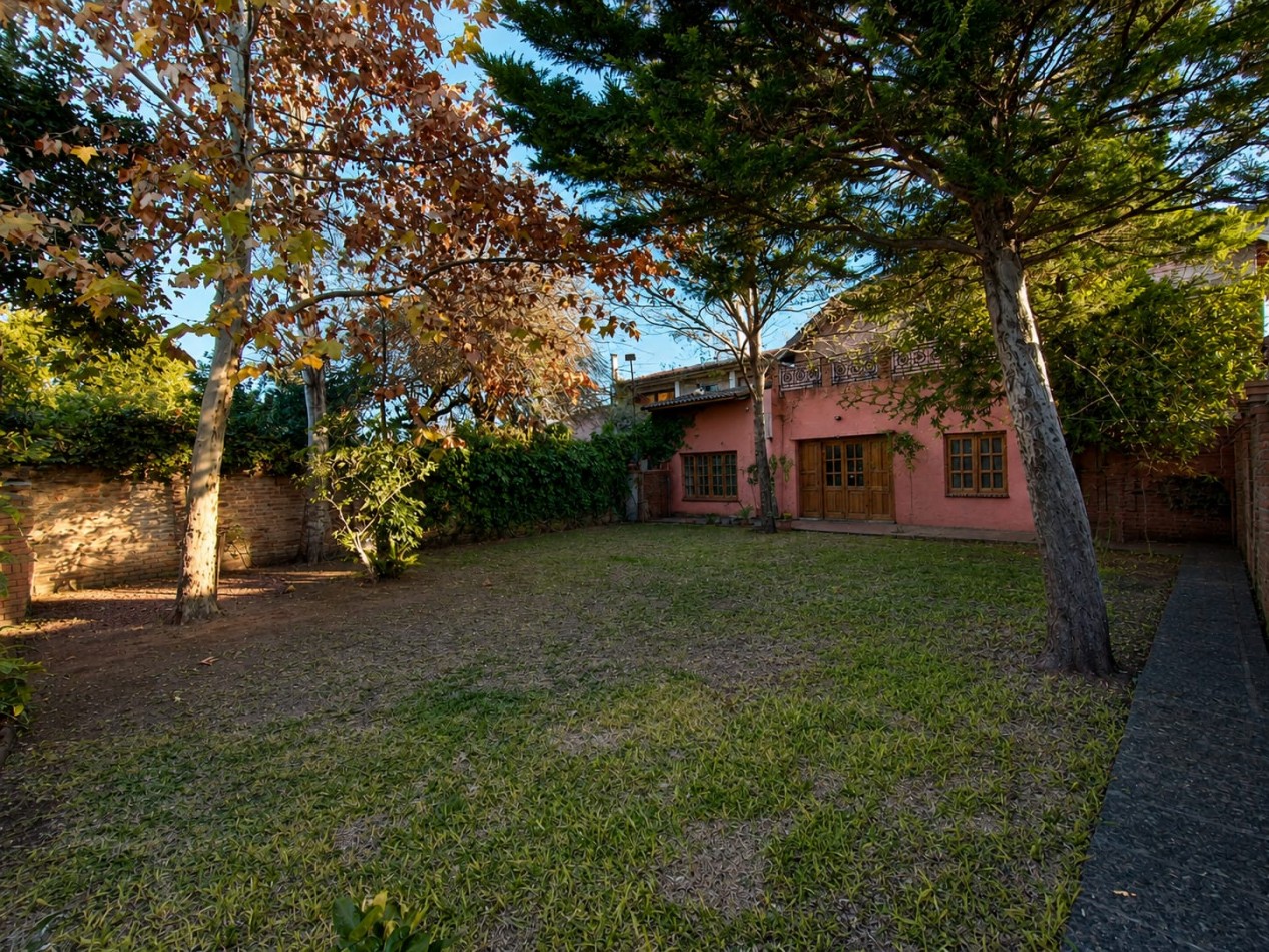 Venta casa 5 ambientes amplio parque