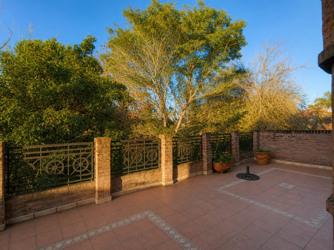Venta casa 5 ambientes amplio parque