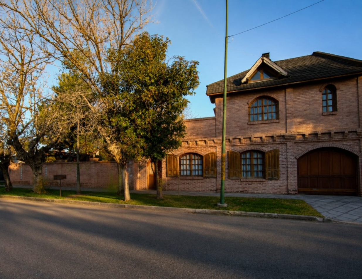Venta casa 5 ambientes amplio parque