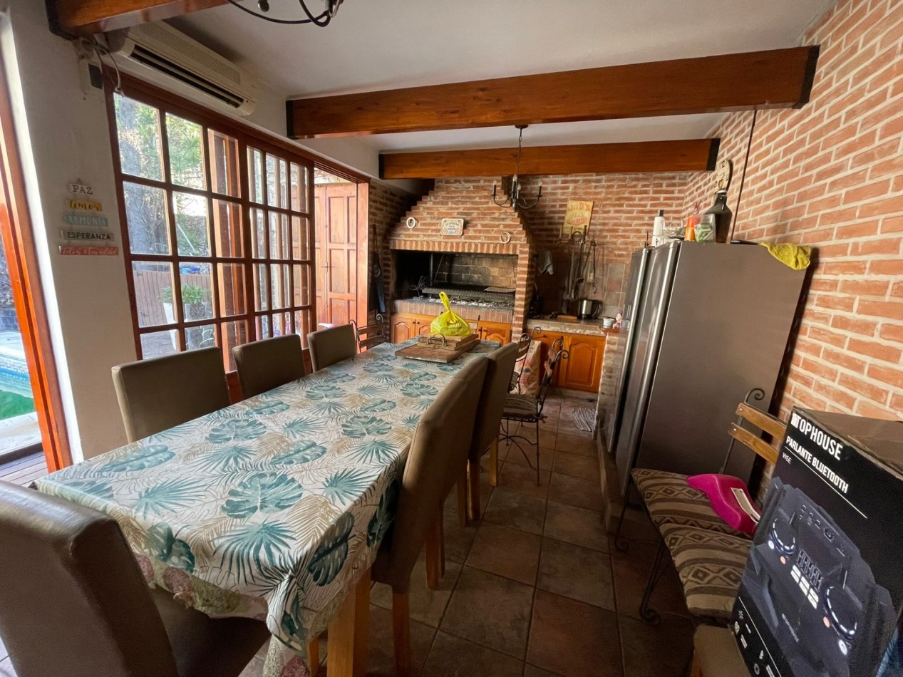 VENTA CASA 5 AMBIENTES CASTELAR NORTE