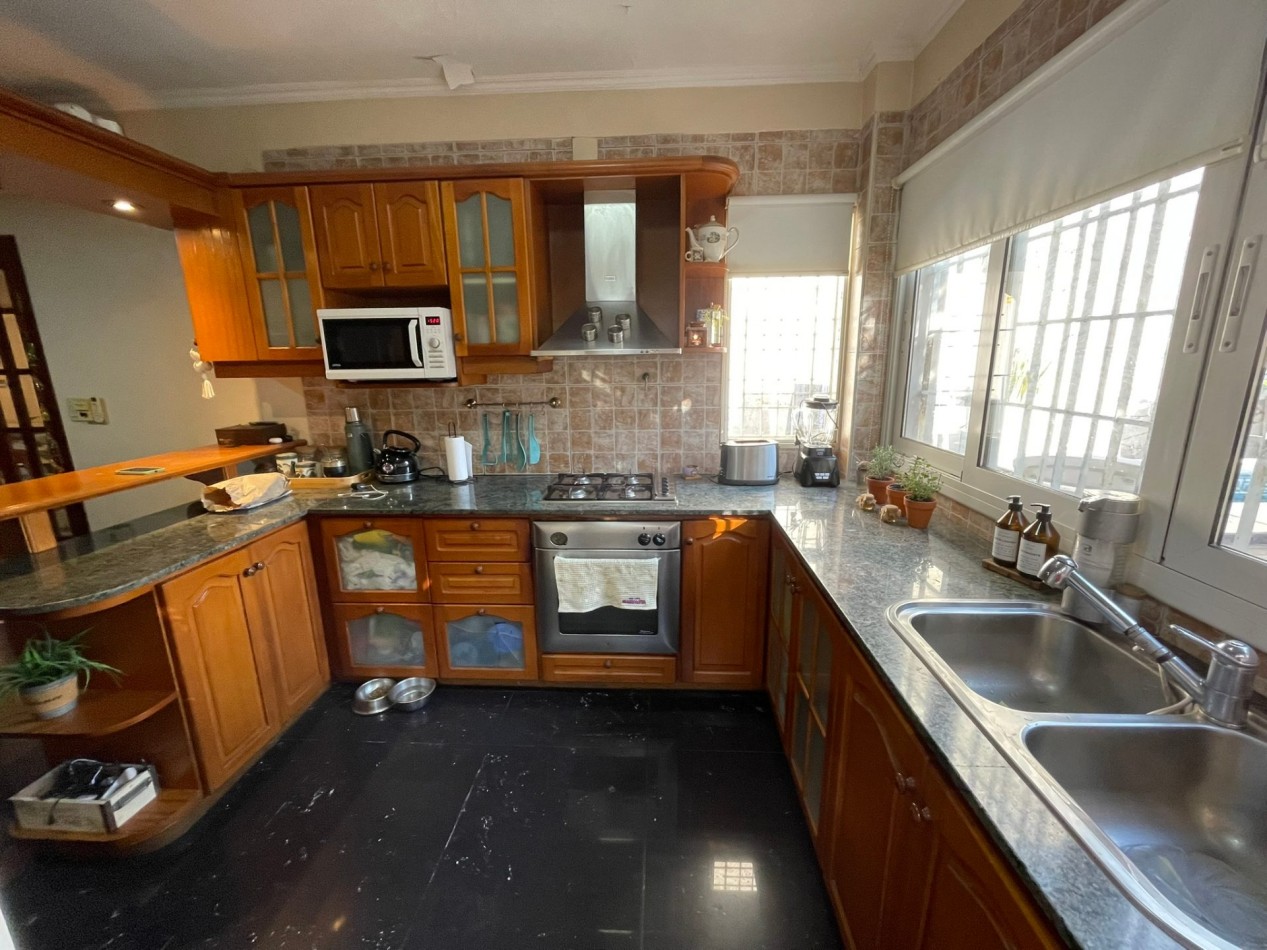 VENTA CASA 5 AMBIENTES CASTELAR NORTE