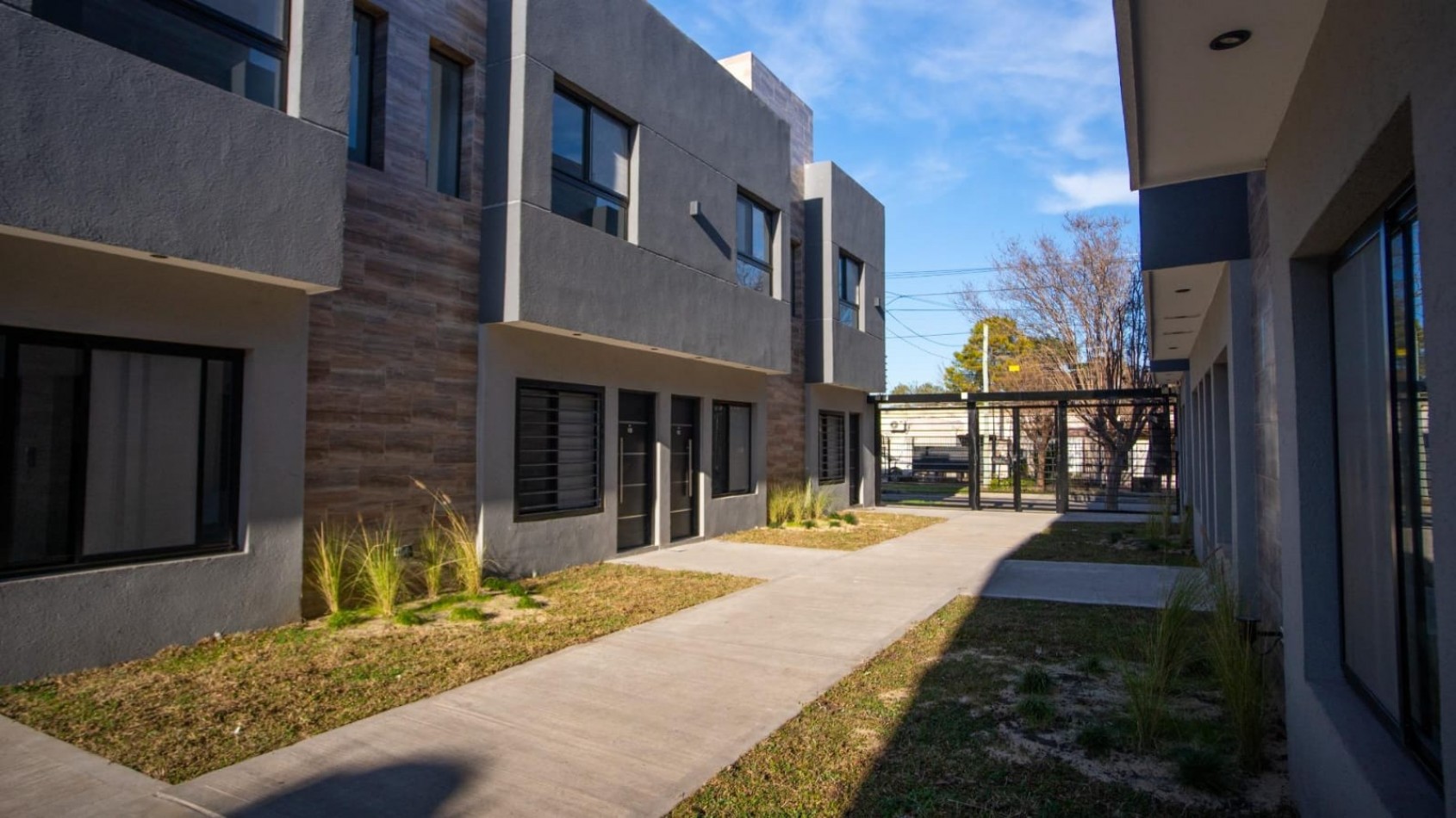 DUPLEX 3 AMBIENTES EN COMPLEJO CERRADO ITUZAINGO SUR