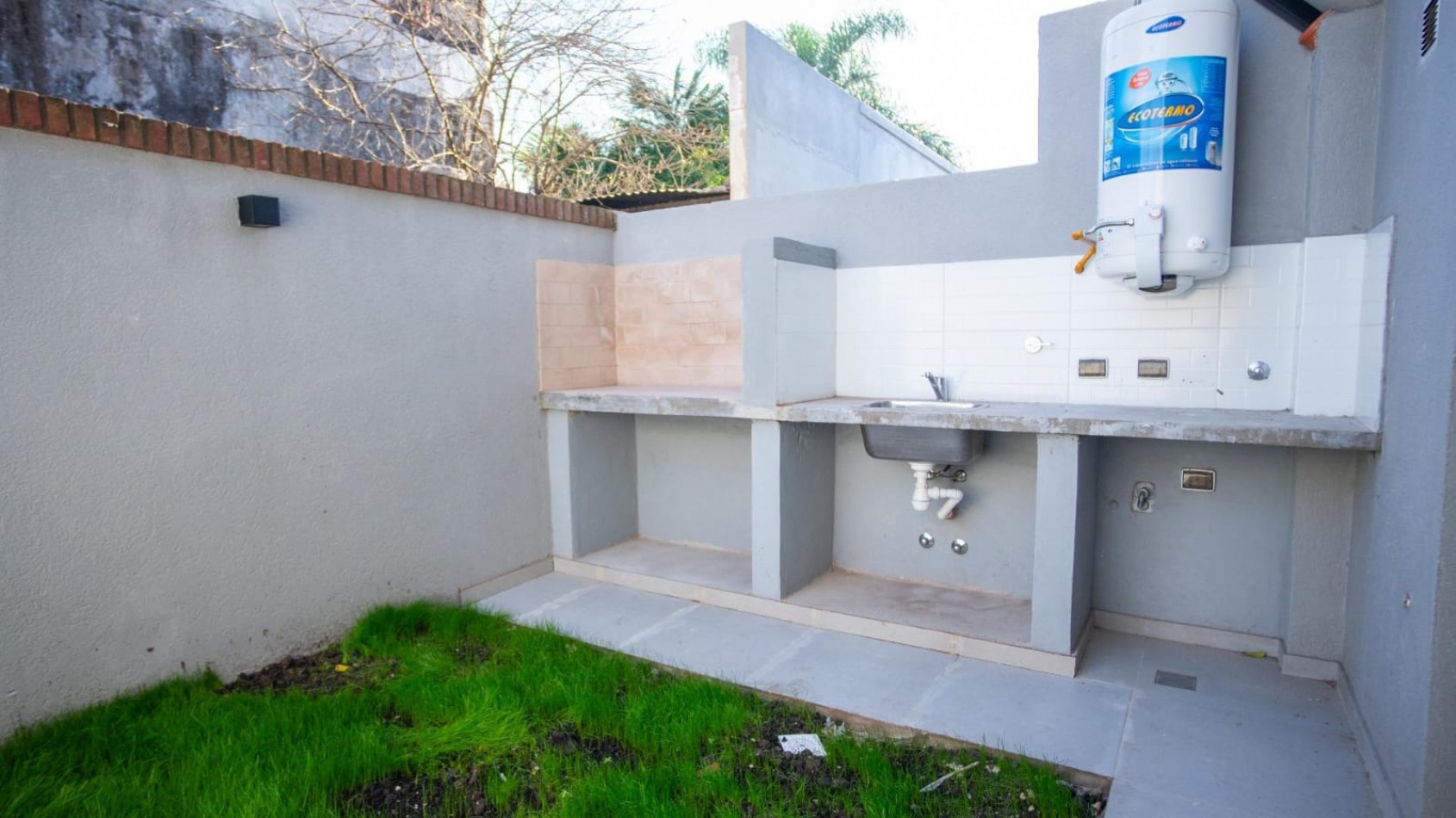 DUPLEX 3 AMBIENTES EN COMPLEJO CERRADO ITUZAINGO SUR