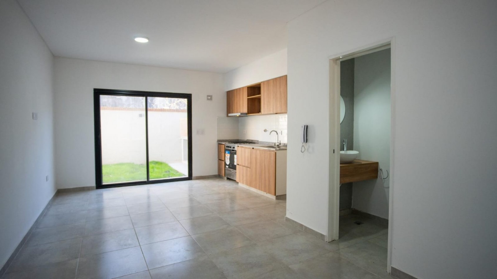 DUPLEX 3 AMBIENTES EN COMPLEJO CERRADO ITUZAINGO SUR