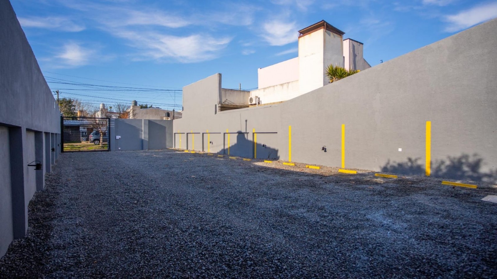 DUPLEX 3 AMBIENTES EN COMPLEJO CERRADO ITUZAINGO SUR