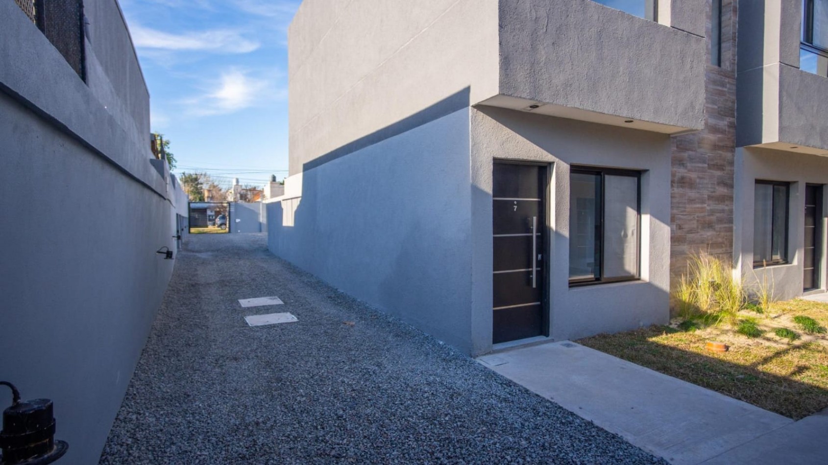 DUPLEX 3 AMBIENTES EN COMPLEJO CERRADO ITUZAINGO SUR