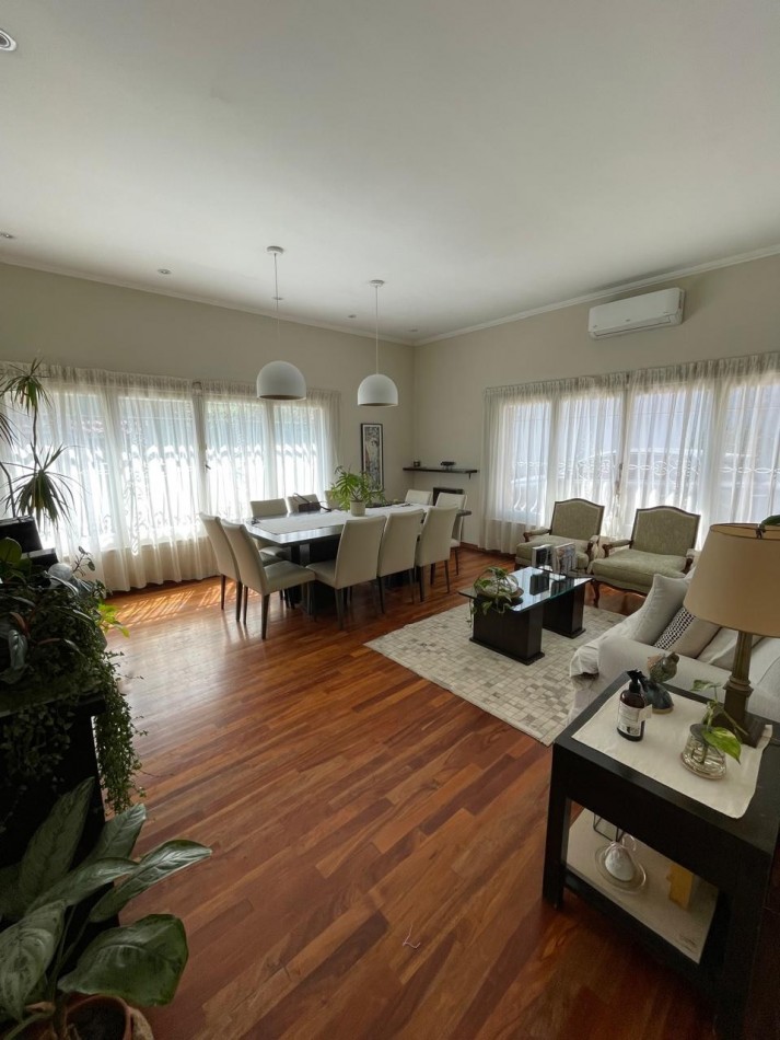 Venta casa Castelar Norte 5 ambientes