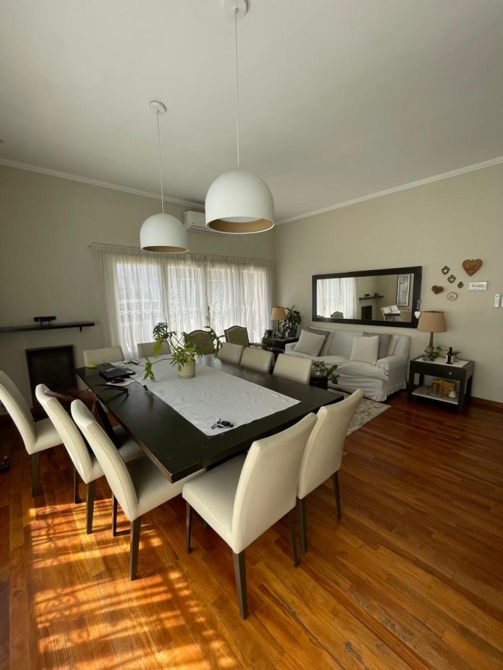 Venta casa Castelar Norte 5 ambientes