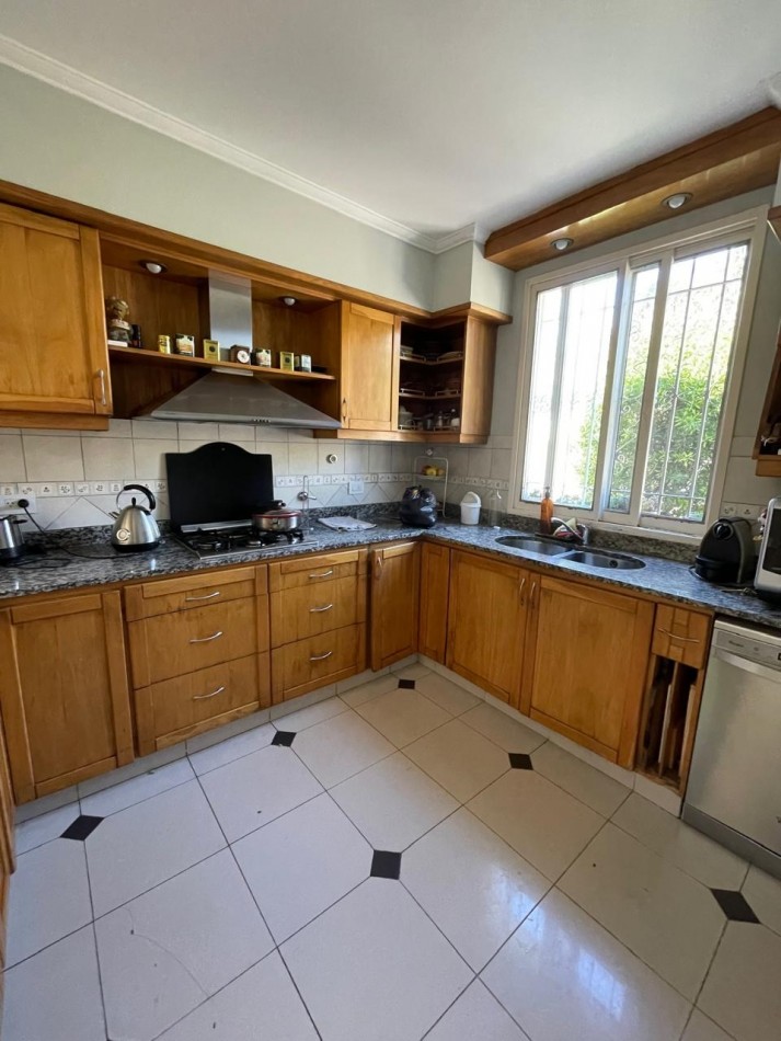 Venta casa Castelar Norte 5 ambientes