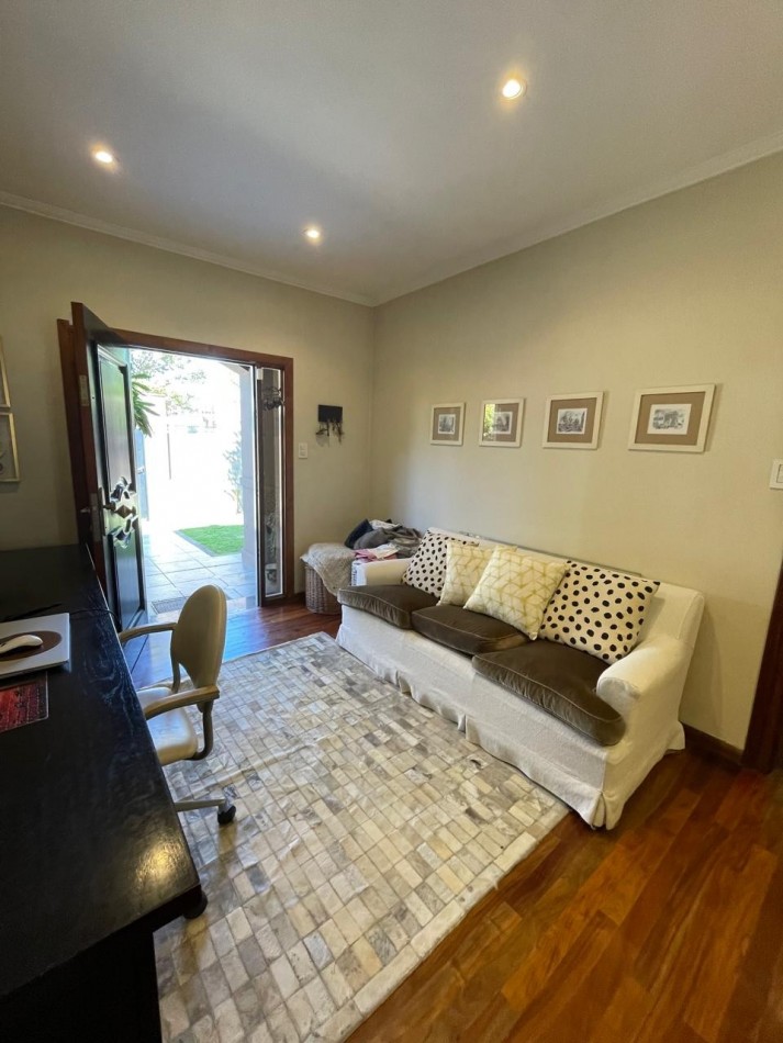 Venta casa Castelar Norte 5 ambientes