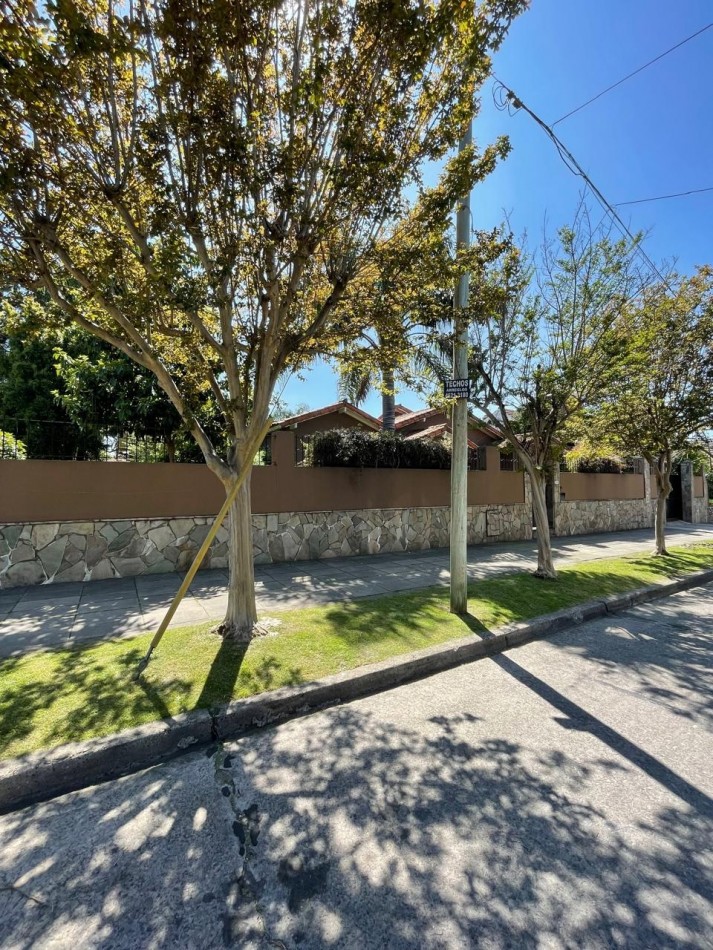 Venta casa Castelar Norte 5 ambientes