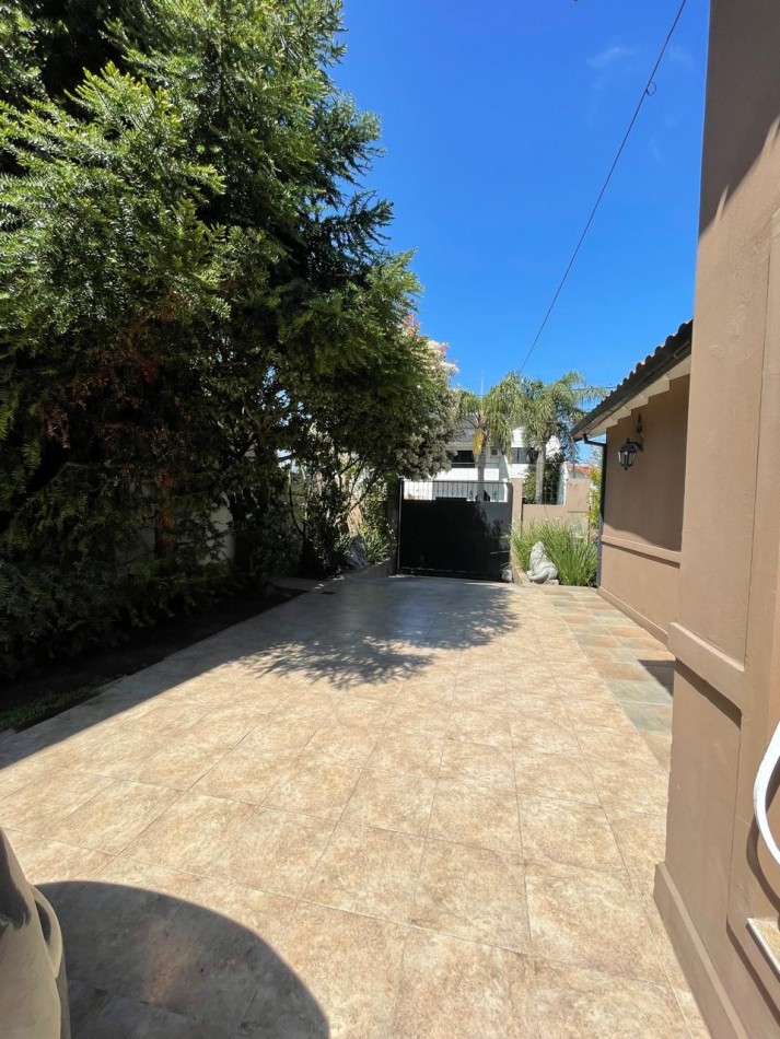 Venta casa Castelar Norte 5 ambientes