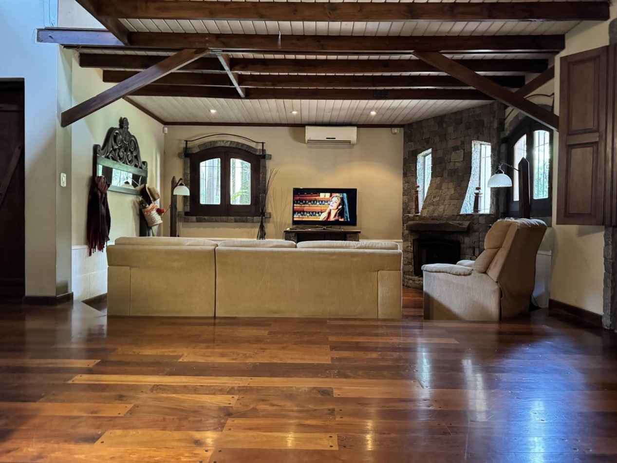 Venta casa Castelar 5 ambientes