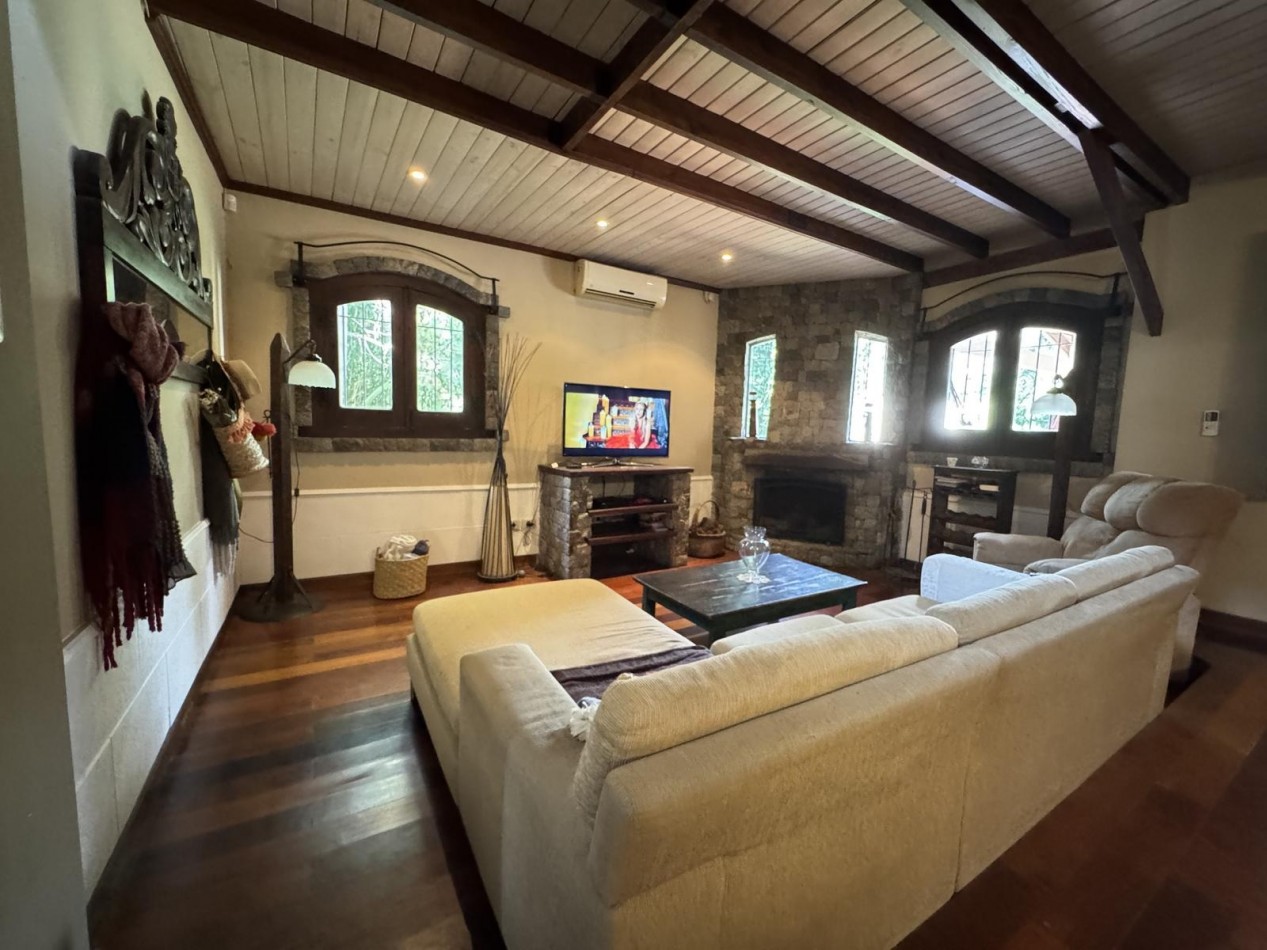 Venta casa Castelar 5 ambientes