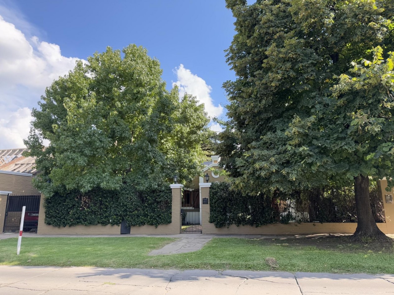 Venta casa Castelar 5 ambientes