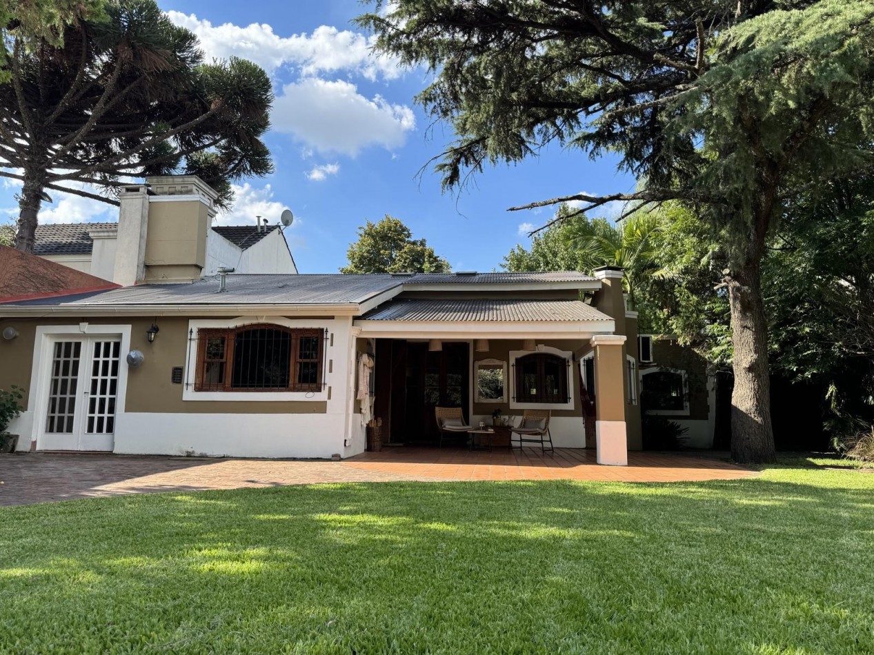 Venta casa Castelar 5 ambientes