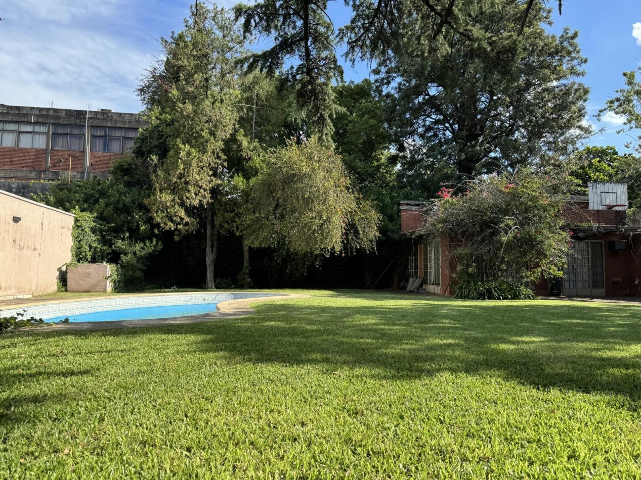 Venta casa Castelar 5 ambientes