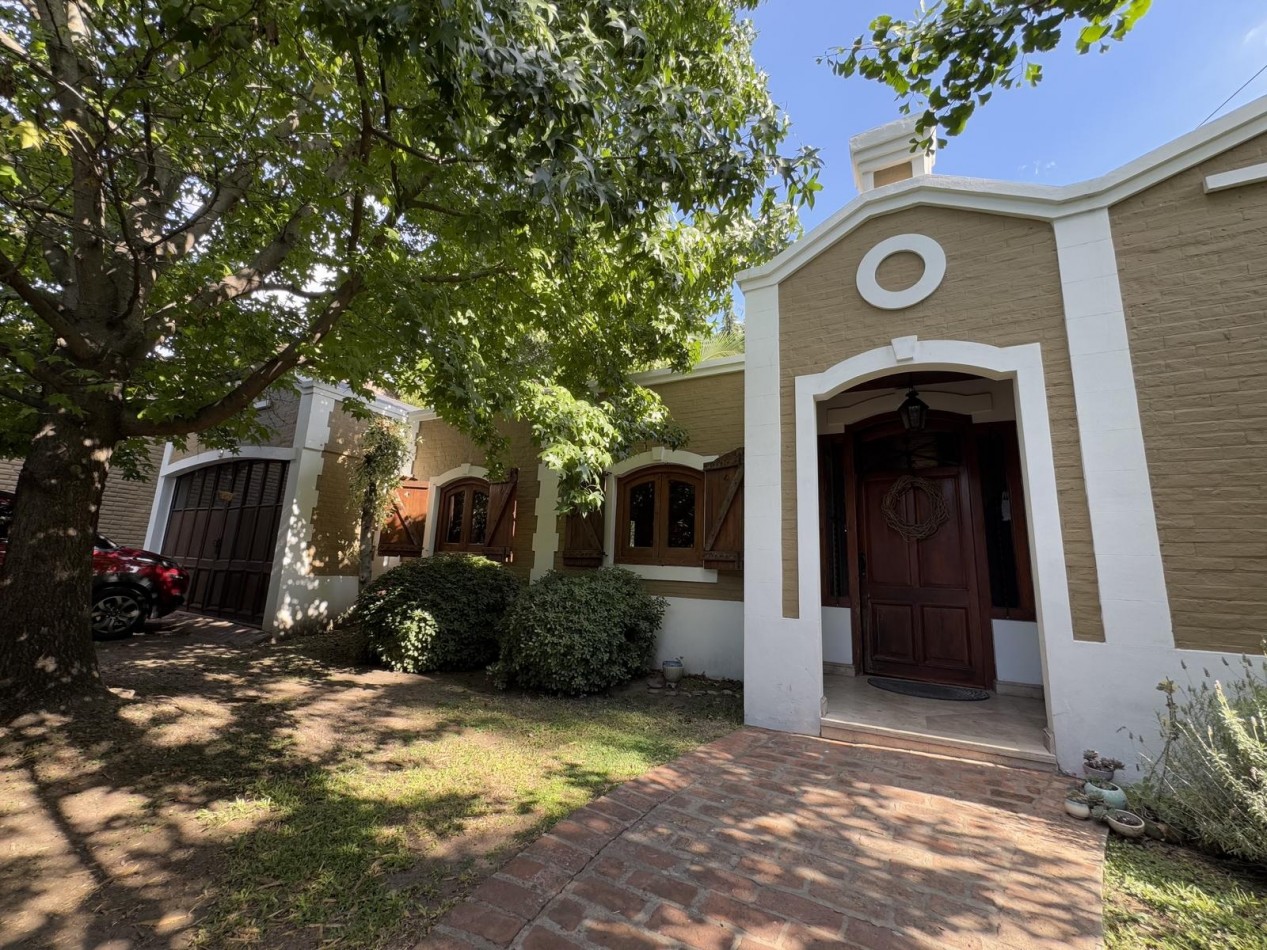 Venta casa Castelar 5 ambientes