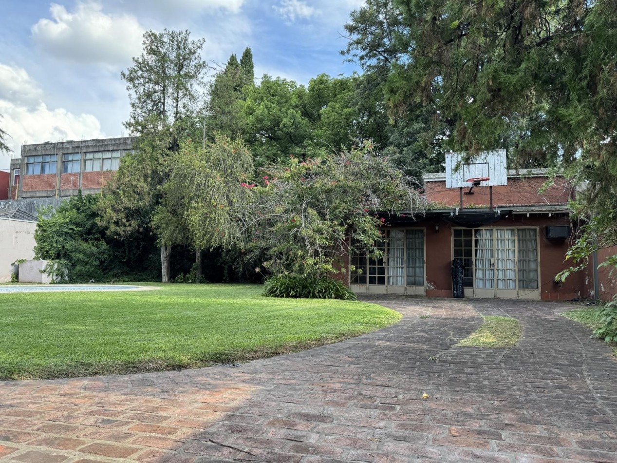 Venta casa Castelar 5 ambientes