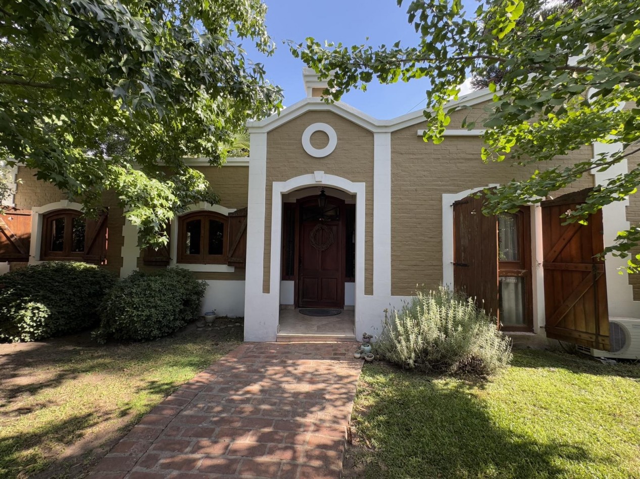 Venta casa Castelar 5 ambientes