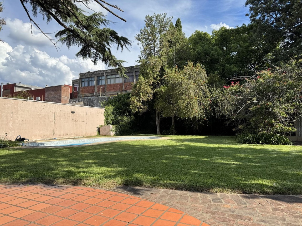 Venta casa Castelar 5 ambientes
