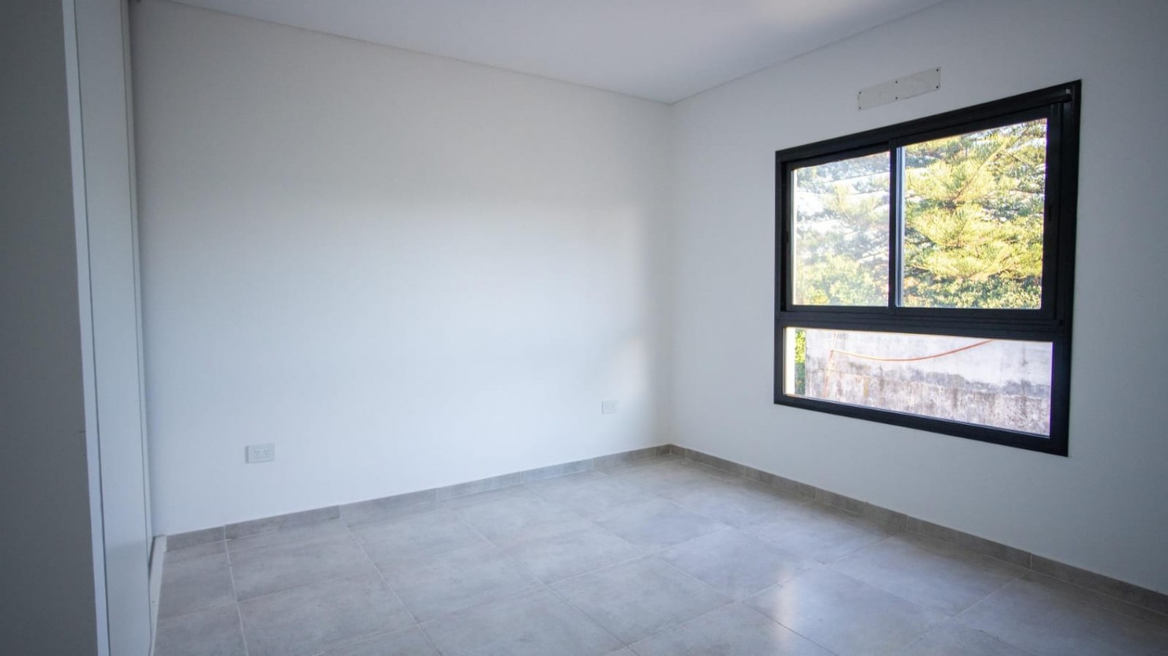 DUPLEX 3 AMBIENTES EN COMPLEJO CERRADO ITUZAINGO SUR