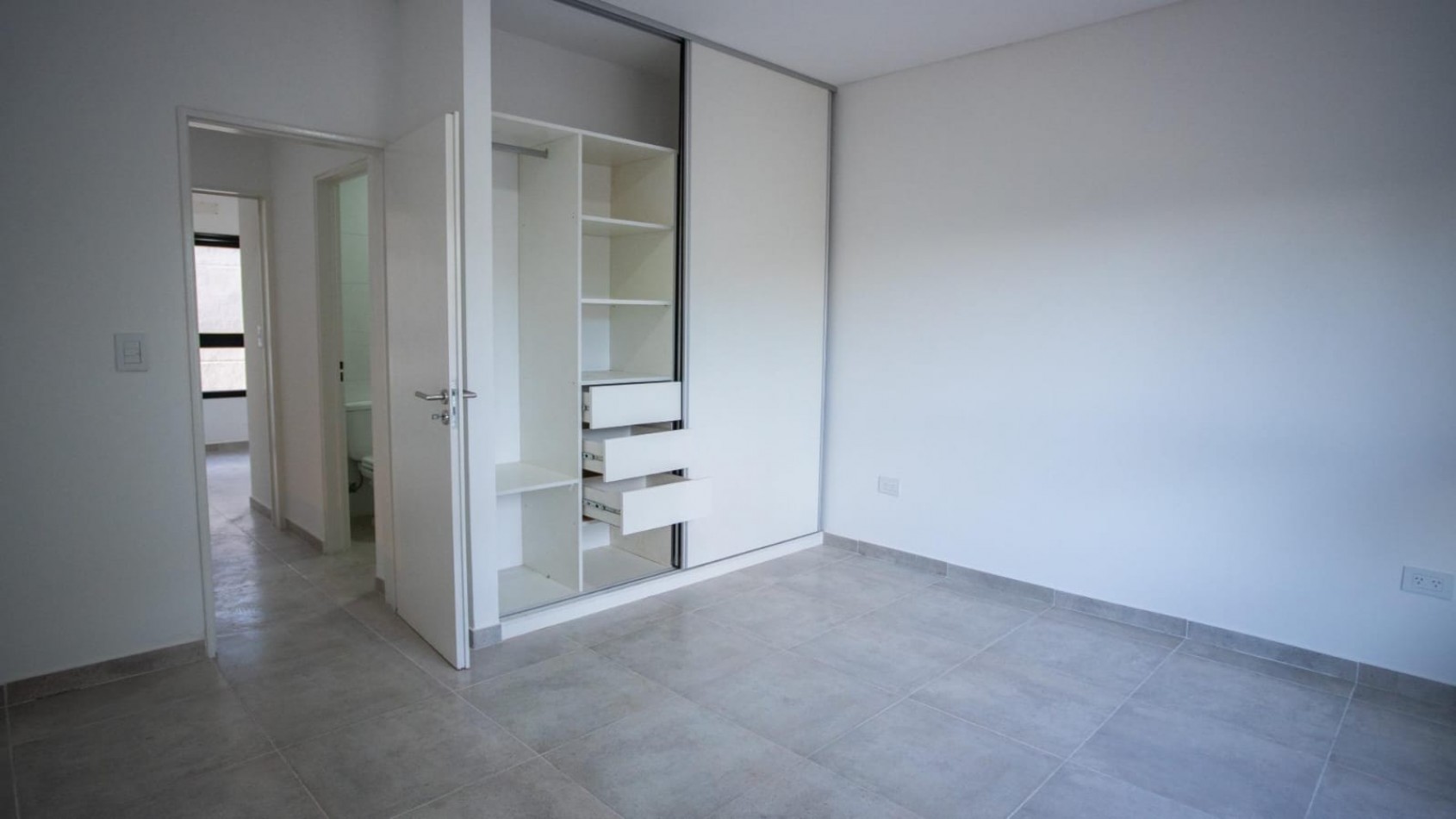 DUPLEX 3 AMBIENTES EN COMPLEJO CERRADO ITUZAINGO SUR