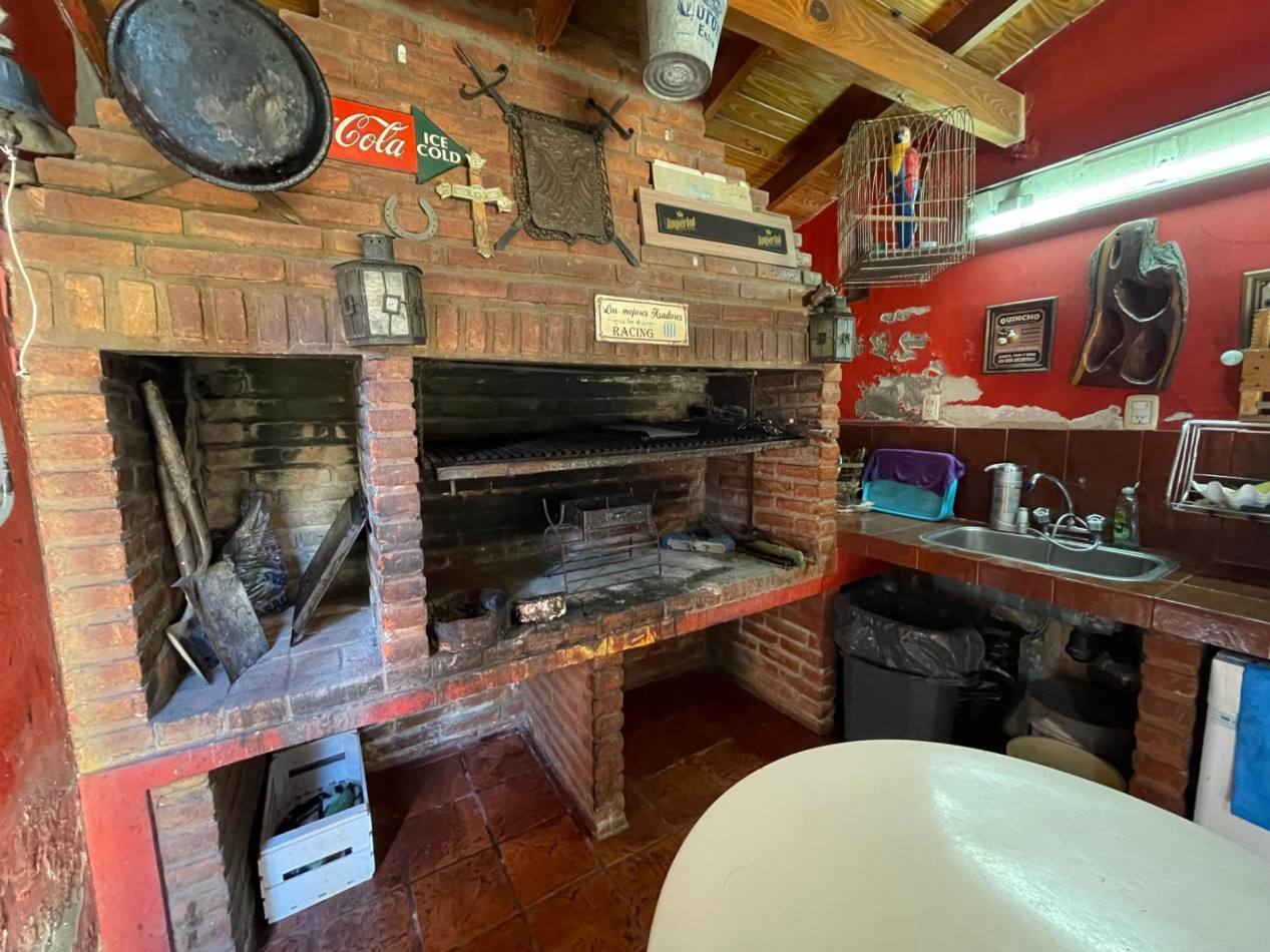 Casa 3 ambientes con amplio terreno, galeria y parrilla en Paso del Rey