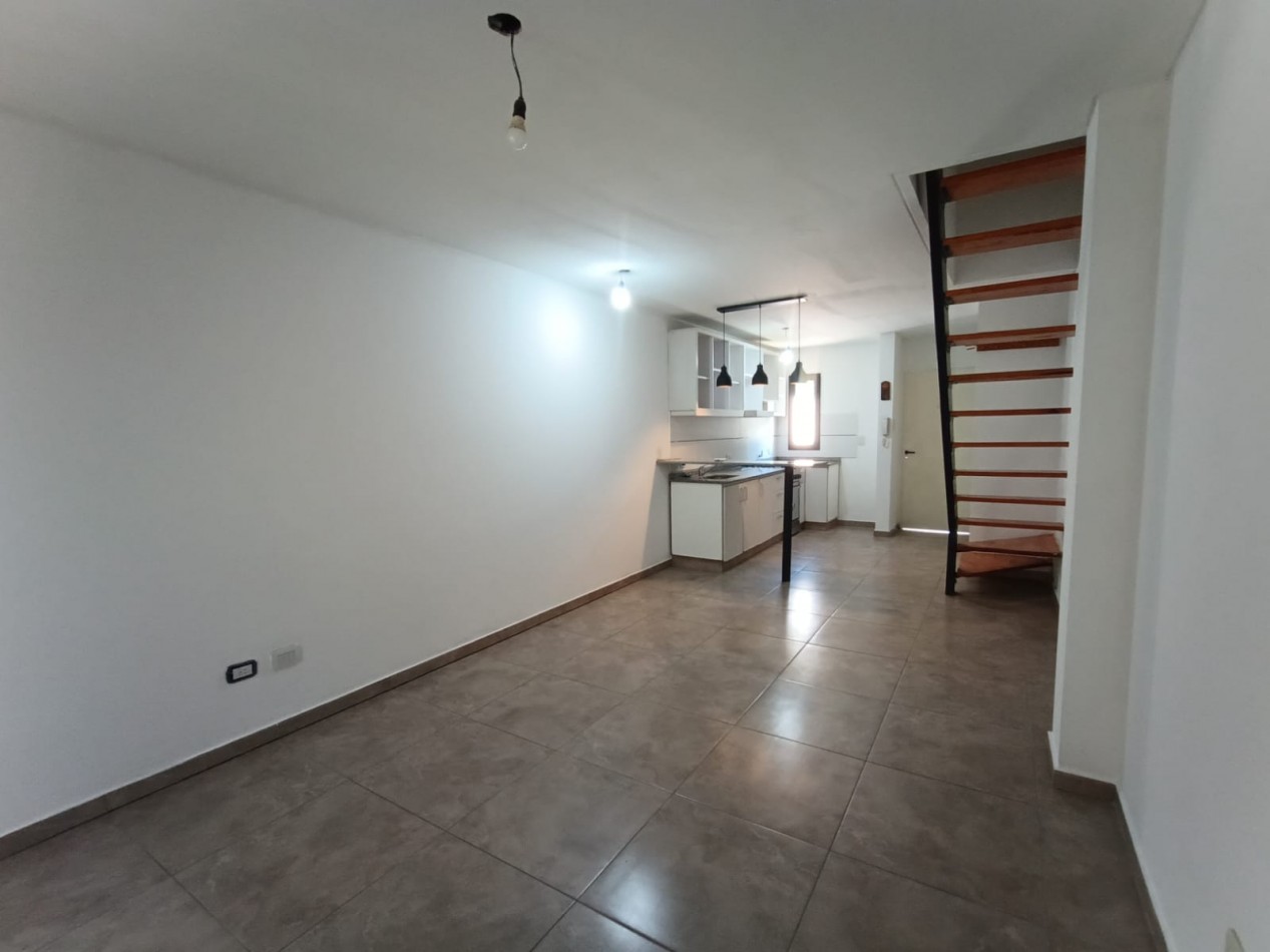 Alquiler Duplex 3 ambientes Udaondo c/ cochera