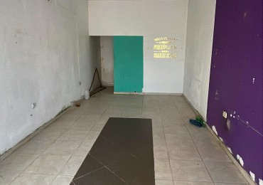 Local en venta sobre calle comercial