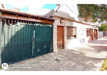 Casa 3 Ambientes con Patio y Cochera - Apto Credito