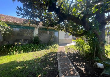 Casa con Quincho y Pileta en Castelar