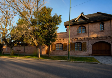 Venta casa 5 ambientes amplio parque
